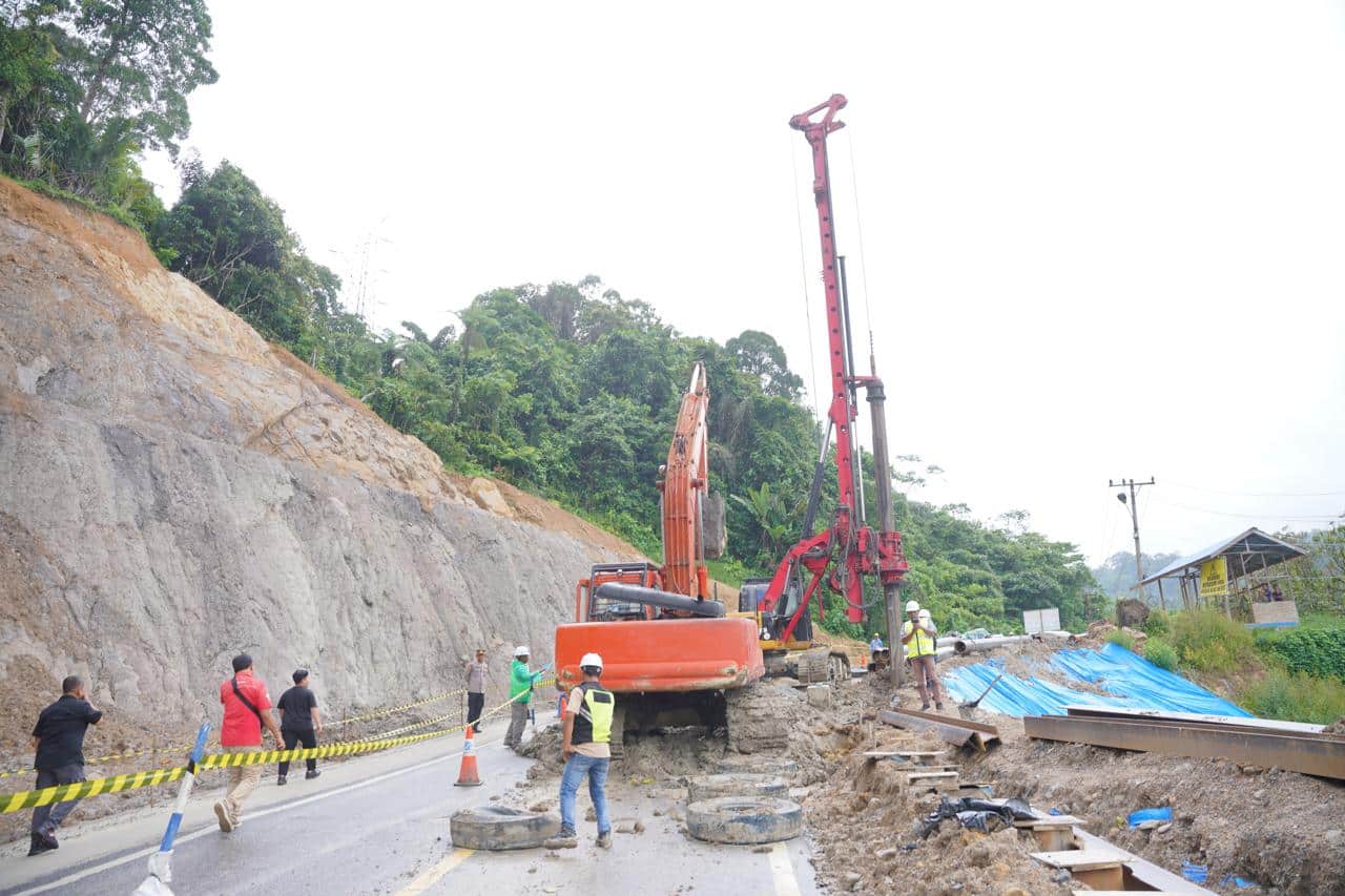 Perbaikan Jalan Batu Jomba